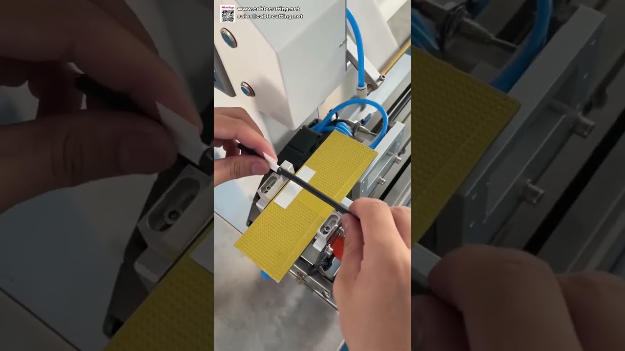 Mesin Pelabelan Kawat Otomatis untuk Tag Kabel di Pabrik Elektronik | Alat Aplikasi Efisien