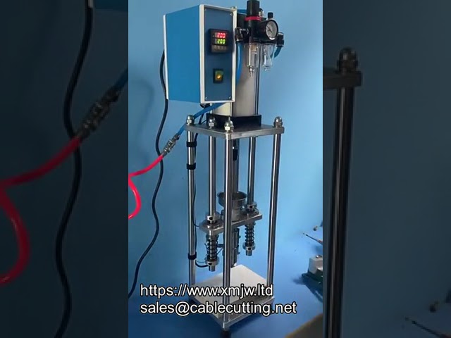 Mesin Injeksi Molding Vertikal Mini Desktop untuk Kepala Charger USB & Sakelar Daya
