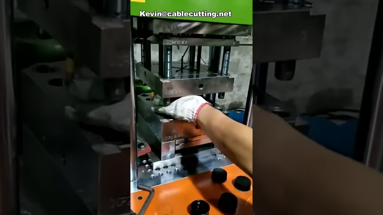 Mesin Injeksi Rotary Pembuat Dudukan Bohlam LED – Produksi Cepat & Otomatis
